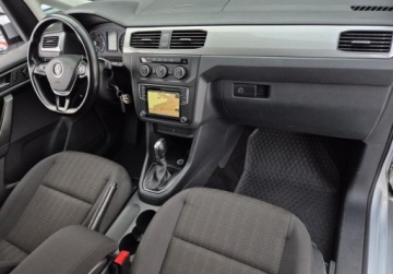 Volkswagen Caddy IV Kombi Maxi 2.0 TDI SCR BlueMotion Technology 150KM 2016 Volkswagen Caddy SalonPL Comfortline 2.0TDI 150KM DSG Hak WEBASTO Kamera A, zdjęcie 9
