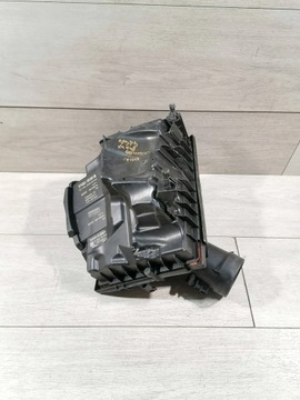 7388. BMW X1 F49 OBUDOWA FILTR POWIETRZA 8513916