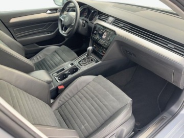 Volkswagen Passat B8 Variant Facelifting 1.5 TSI EVO 150KM 2022 Volkswagen Passat 1.5 TSI 150KM DSG FV23 AppConnect ACC 1.5 Benzyna, zdjęcie 11