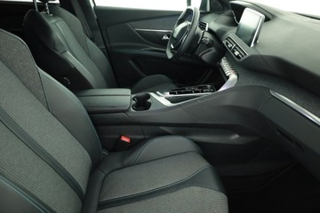 Peugeot 5008 II Crossover Facelifting 1.5 BlueHDi 130KM 2023 Peugeot 5008 1.5 BlueHDi, Salon Polska, zdjęcie 17