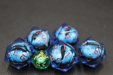 KOSTKA RPG MROŹNE SPOJRZENIE DRAUGRA PŁYNNA KOŚĆ K20 3,3 CM