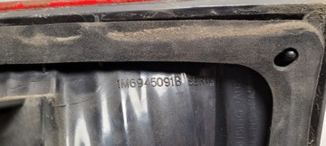 Фонарь задней двери багажника левый или правый LEON 1M6945091B