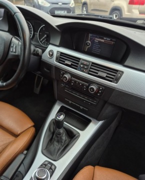 BMW Seria 3 E90-91-92-93 Touring E91 2.0 318d 143KM 2010 BMW Seria 3 2,0 143 KM M-Pakiet Nowy Rozrzad Kamera PDC Xenon Navi, zdjęcie 14
