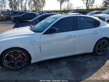 Alfa Romeo Giulia II Sedan Facelifting 2.0 Turbo 280KM 2022 Alfa Romeo Giulia 2022r, Veloce, TI, 2.0L 2.0 Benzyna 280KM, zdjęcie 6