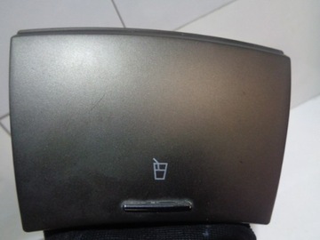 STOJÁNEK POD NÁPOJ LANCIA THESIS 02-09 B795