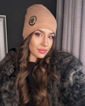 Женская шляпа весенняя световая свет тонкая уютная женщина