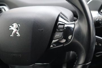 Peugeot 308 II Hatchback Facelifting 1.2 PureTech 110KM 2019 Peugeot 308 1.2 PureTech, Salon Polska, zdjęcie 15