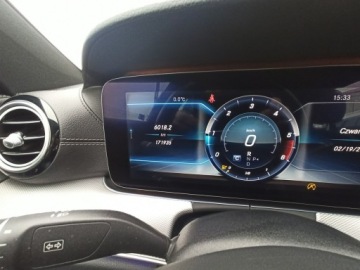 Mercedes Klasa E W213 Limuzyna 2.0 220d 194KM 2018 Mercedes E 220 salon, I wł, bezwyp. AMG Line, zdjęcie 21