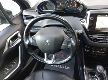 Peugeot 2008 I SUV Facelifting 1.2 PureTech 110KM 2018 Peugeot 2008 Automat Klimatronik Nawigacja 1.2 Benzyna 110KM, zdjęcie 17