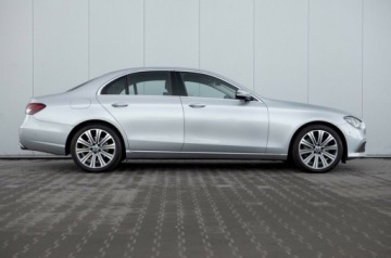 Mercedes Klasa E W213 Limuzyna Facelifting 2.0 E220d 194KM 2021 Mercedes-Benz Klasa E E 300 de Exclusive Salon Polska Autotrade Mercede, zdjęcie 10