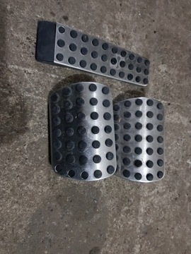 MERCEDES W203 VRSTVA NA PEDÁL BRZDY AMG SPORT