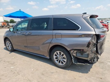 Toyota Sienna III 2022 Toyota Sienna XLE 2022 2.5l 2.5 Hybryda 245KM, zdjęcie 1