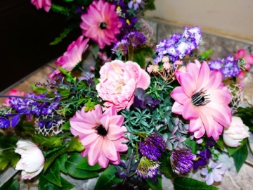 ПЛАТЬЕ на могилу + БУКЕТ цветов кладбищенская прочная композиция комплект