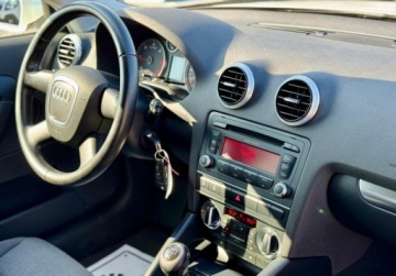 Audi A3 8P Hatchback 3d 1.6 TDI 105KM 2011 Audi A3 Sportback 1.6 TDI 105KM led climatronic 5 drzwi nowe sprzeglo 1.6, zdjęcie 33