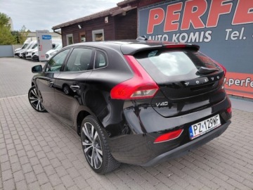 Volvo V40 II Cross Country 2.0 D2 DRIVE-E 120KM 2015 Volvo V40 Panorama Harman Kardon Navi Sensor PDC Alu 2.0 Diesel 120KM, zdjęcie 4