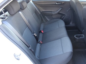 Skoda Rapid II Liftback Facelifting 1.6 TDI CR 115KM 2017 Skoda Rapid rata brutto od 1 680 zł / Klimatyzacja, zdjęcie 13