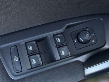 Volkswagen Tiguan II SUV 1.5 TSI EVO 130KM 2019 Volkswagen Tiguan TSI 130KM Trendline LED Keyless Tempomat Bluetooth, zdjęcie 6