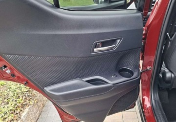 Toyota C-HR I Crossover 1.8 Hybrid 122KM 2018 Toyota C-HR Toyota C-HR 1.8 Hybryda 122KM, zdjęcie 19