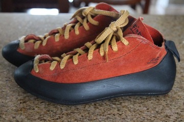 BUTY WSPINACZKOWE - ROZ.37