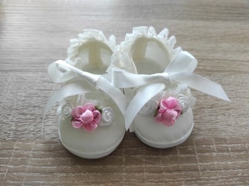 KELLO - Buciki z ozdobą ECRU 12 cm na chrzest