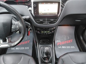 Peugeot 2008 I SUV Facelifting 1.2 PureTech 110KM 2018 Peugeot 2008 GT Line Kamera Navi Klimatronik ParkAssist 1.2 Benzyna 110KM, zdjęcie 19