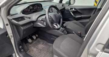 Peugeot 208 I Hatchback 5d Facelifting 1.2 PureTech 82KM 2017 Peugeot 208 Salon PL Faktura VAT Climatronic Czujnik deszczuzmierzchu 1.2, zdjęcie 14