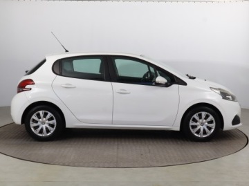 Peugeot 208 I Hatchback 5d Facelifting 1.2 PureTech 82KM 2015 Peugeot 208 1.2 PureTech, Salon Polska, zdjęcie 5