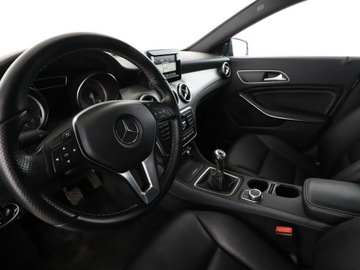 Mercedes CLA C117 Coupe 1.6 200 156KM 2014 Mercedes CLA 200 skóra navi klima full LED kamera, zdjęcie 13