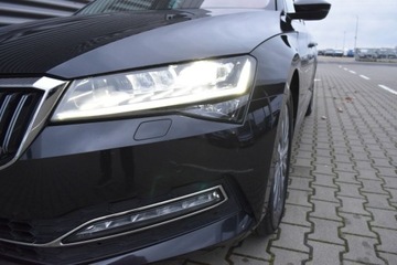 Skoda Superb III Kombi Facelifting 2.0 TSI 190KM 2021 Skoda Superb SalonPL Combi Style TSI 190KM DSG7 ACC Pakiety Matrix Alcanta, zdjęcie 37