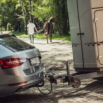 ZAŘÍZENÍ(HÁK) TÁŽNÝ NOVÝ DO MERCEDES CLA C118 SEDAN SVAZEK VYHRAZENÁ 13 PIN