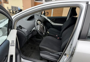 Toyota Yaris II Hatchback 5d 1.3 i VVT-i 86KM 2006 Toyota Yaris 1,3 87KM Klimatyzacka Kola latozima 1.3 Benzyna 87KM, zdjęcie 17