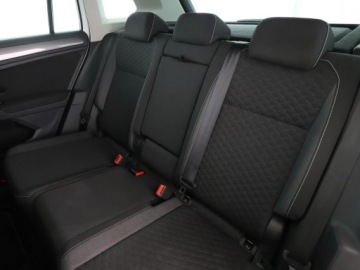 Volkswagen Tiguan II SUV 2.0 TDI 150KM 2018 Volkswagen Tiguan 2.0 TDI Connect Climatronic, zdjęcie 16