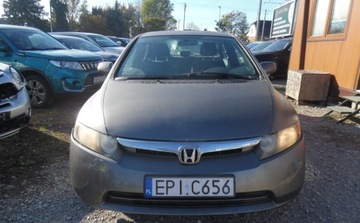Honda Civic VIII Sedan 1.8 i-VTEC 140KM 2006 Honda Civic 2006r, 1.8 Benzyna, Delikatnie uszkodzony przod i tyl. Jezdzi., zdjęcie 15