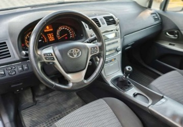 Toyota Avensis III Sedan 2.0 D-4D 126KM 2011 Toyota Avensis Toyota Avensis 2.0 D-4D 2.0 Diesel 126KM, zdjęcie 4