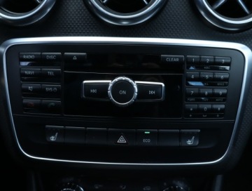 Mercedes Klasa A W176 Hatchback 5d 1.6 180 BlueEFFICIENCY 122KM 2013 Mercedes A A 180, Skóra, Xenon, Bi-Xenon, Klima, zdjęcie 17