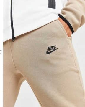 Męskie spodnie sportowe Nike Tech Fleece Jggr FB8002-247 r.S