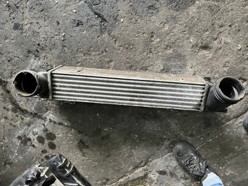 284 BMW E90 X1 E87 CHLADIČ VZDUCHU INTERCOOLER