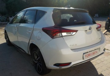 Toyota Auris II 2018 Toyota Auris Okazja 1.8 Hybryda 100KM, zdjęcie 10