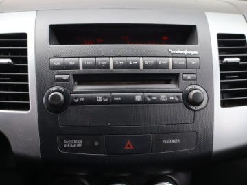 Mitsubishi Outlander II 2.0 DID DOHC 140KM 2007 Mitsubishi Outlander 2.0 DI-D, 4X4, 7 miejsc, zdjęcie 15