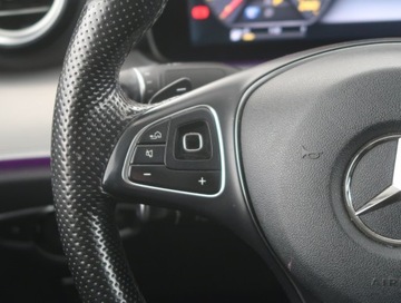 Mercedes Klasa E W213 Limuzyna 2.0 220d 194KM 2016 Mercedes E E 220 d, Salon Polska, 191 KM, Automat, zdjęcie 23