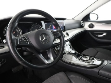 Mercedes Klasa E W213 Kombi 2.0 220d 194KM 2018 Mercedes E 220 Automat Avantgarde Navi Tempomat, zdjęcie 13