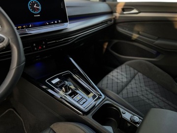 Volkswagen Golf VIII Variant 1.5 eTSI 150KM 2024 Volkswagen Golf 1.5 Benzyna 150KM, zdjęcie 12