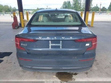 Volvo S60 III 2024 Volvo S60 Recharge Plug-In Hybrid Ultimate Dark Theme 2024 2.0l 2.0 Hybryda, zdjęcie 4