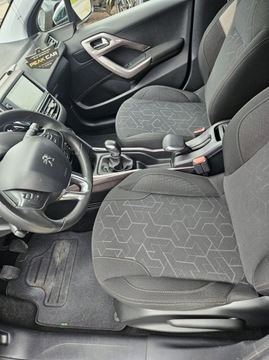 Peugeot 2008 I SUV Facelifting 1.2 PureTech 82KM 2016 Peugeot 2008 2016 Rok, zdjęcie 9