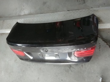 BMW 3 F30 VÍKO KUFRU ZADNÍ KOMPLETNÍ SVĚTLA