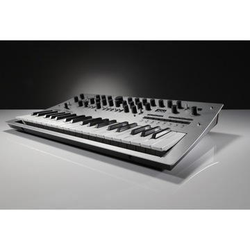 Аналоговый полифонический синтезатор нового поколения KORG MINILOGUE.