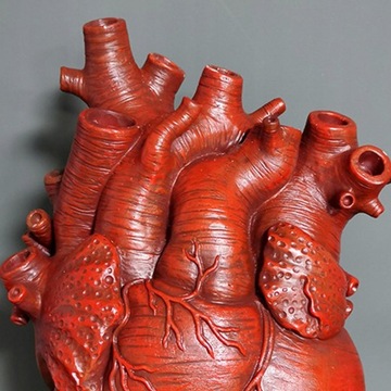 Креативная ваза для цветов из смолы в форме сердца