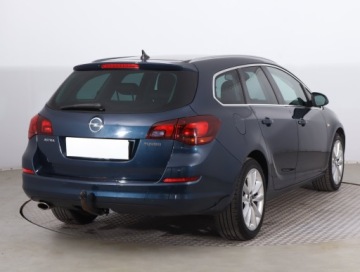 Opel Astra J Sports Tourer 1.6 Turbo ECOTEC 180KM 2011 Opel Astra 1.6 T, Automat, Navi, Xenon, Klima, zdjęcie 4