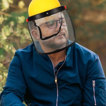 Защитная каска с защитной маской для кошения