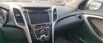 Hyundai i30 II Hatchback 5d 1.4 MPI 100KM 2015 Hyundai i30 2015r, 1.4 Benzyna. Uszkodzony prawy bok i tyl. Jezdzi. 1.4, zdjęcie 10